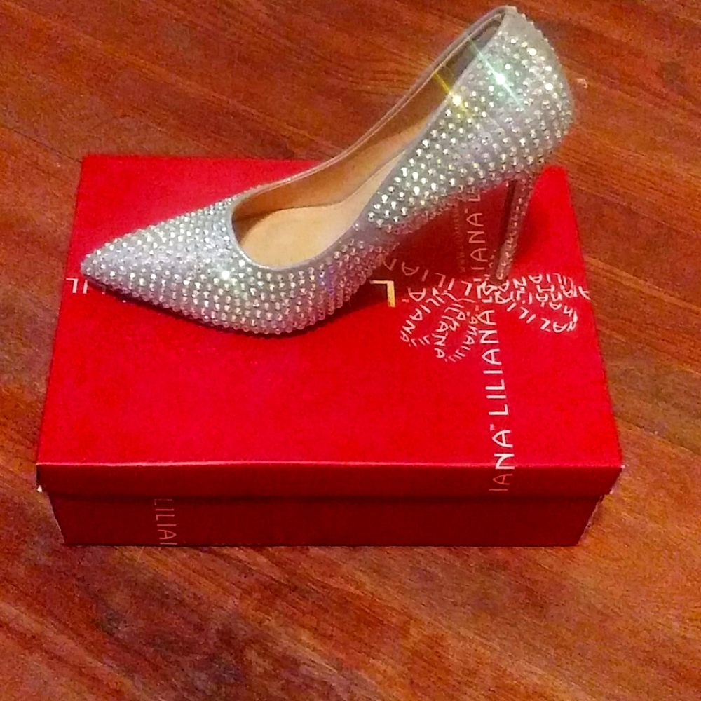 Size 11 liliana silver pump